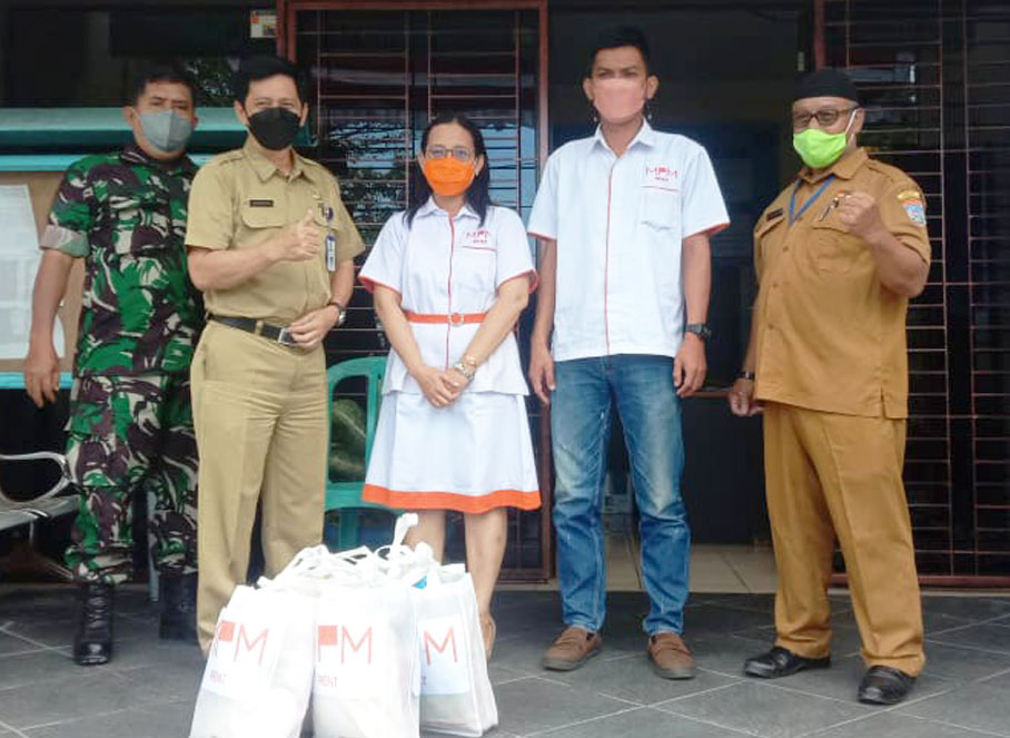 MPMRent Bagikan 125 Sembako Kepada Warga Kota Balikpapan