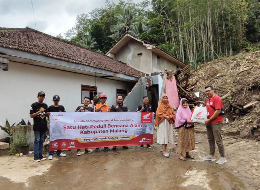 Komunitas Honda Lakukan Aksi Peduli Banjir