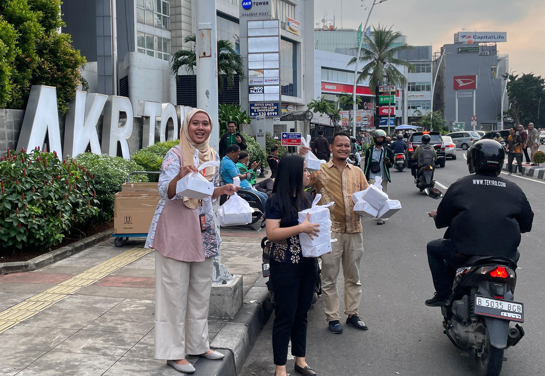 MPMInsurance Adakan Program Berbagi Takjil (Berta)​