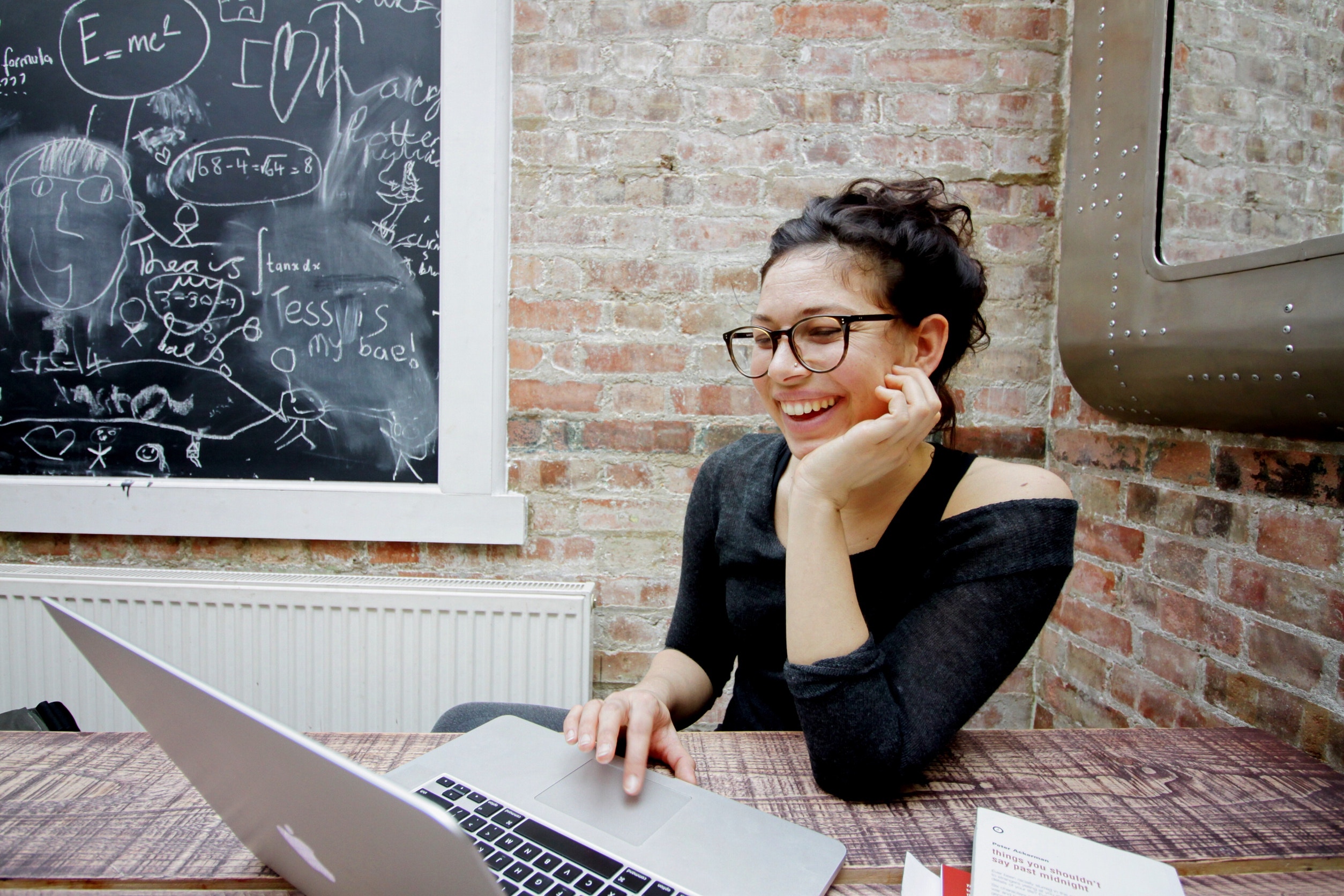 [WORKING TIPS] TIPS MENIKMATI HARI KERJA AGAR BEBAS DARI STRESS