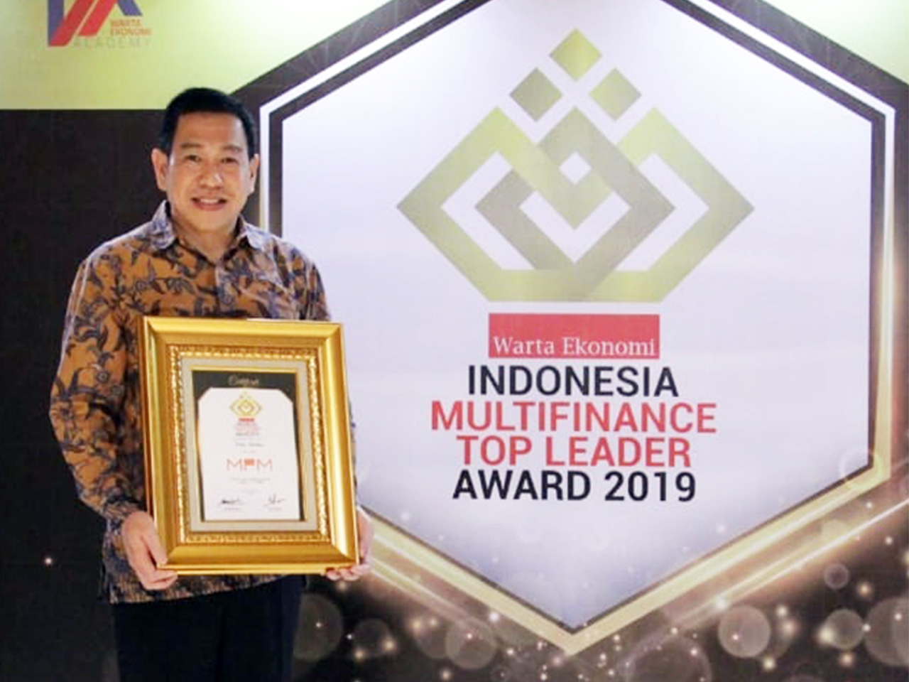 MPMFinance Raih 2 Penghargaan dari Majalah Warta Ekonomi